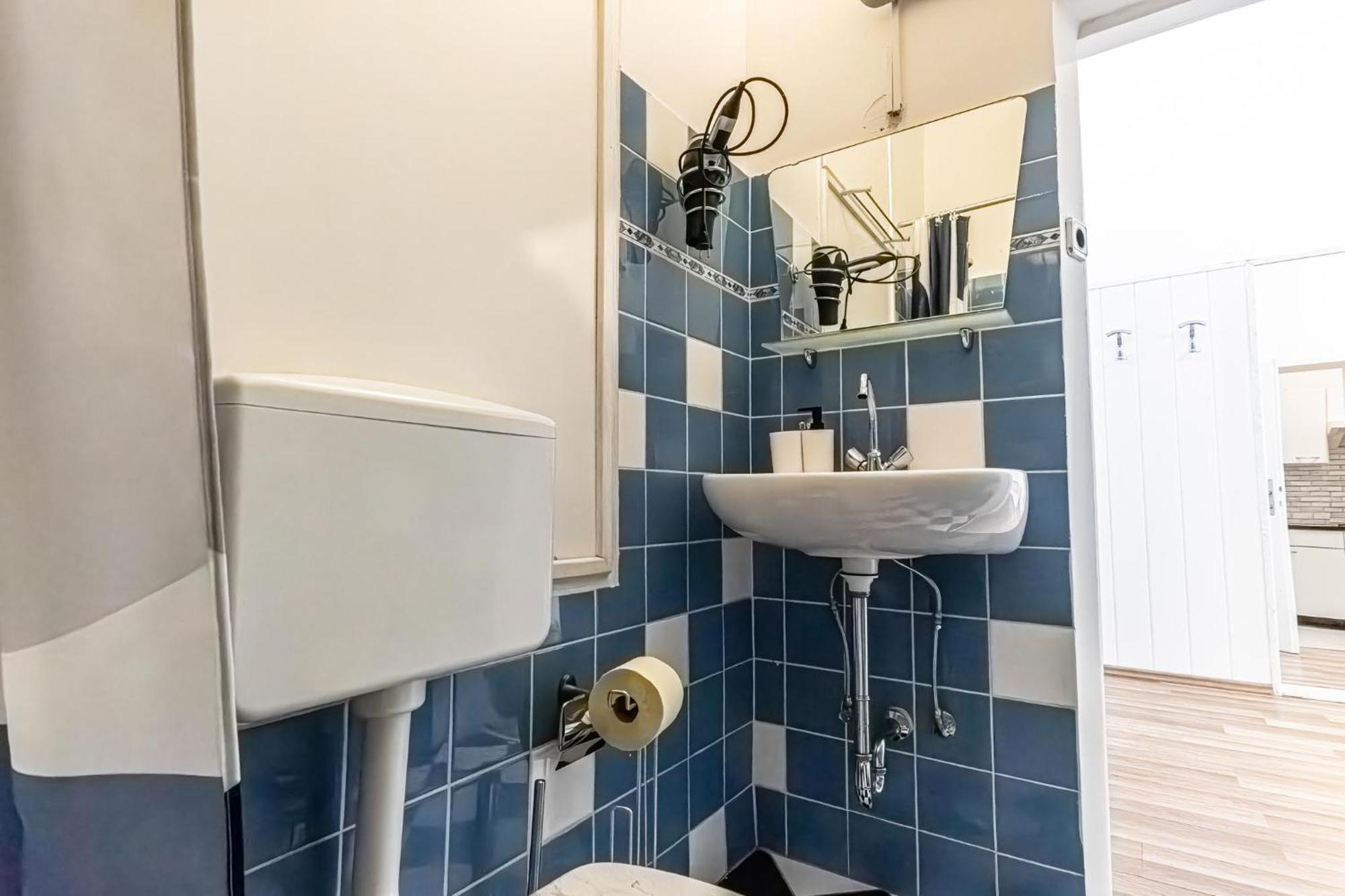 Explore Vienna: 1Br Retreat Near Westbahnhof Exterior photo