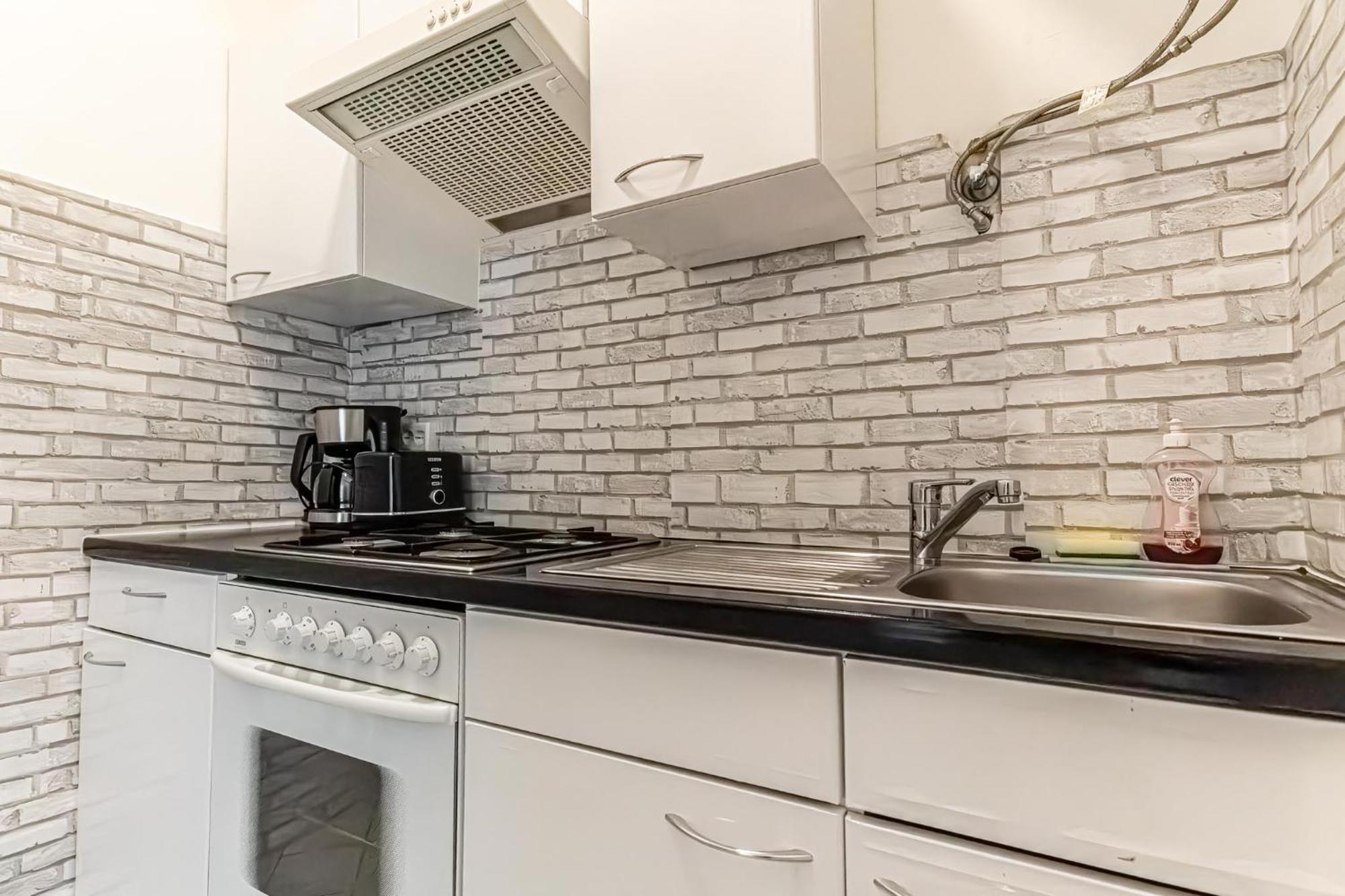Explore Vienna: 1Br Retreat Near Westbahnhof Exterior photo